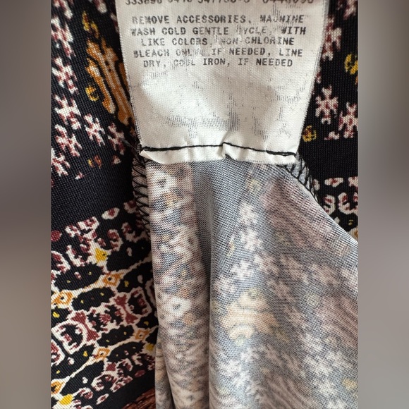 👚 Women's Patterned Tank Top - Picture 3 of 4